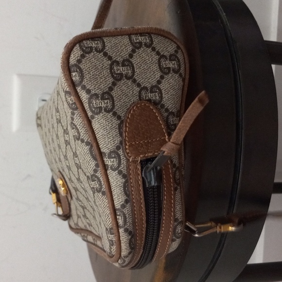 Authentic Vintage Gucci Plus GG Monogram Supreme Clutch Crossbody Bag - Picture 6 of 9